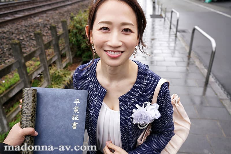 JUVR-125 【VR】マドンナ人気シリーズをVRで再現！！ 卒業式の後に…大人になった君へ義母からの贈り物-。 水戸かな