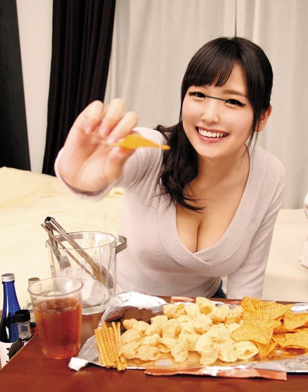 OYCVR-030 【VR】HQ超激的高画質 『ここでエッチする勇気あるならシても良いよ』超まじめな彼女とは正反対の性格している小悪魔的で魅力的な彼女の親友が本命彼女が寝ている横でボクを誘惑してきた！！彼女がボクに親友を紹介したいと一緒に飲む事に！飲んでいたら時間を忘れて…