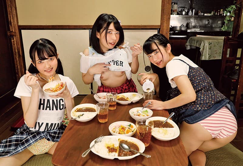 HUNVR-032 【VR】HQ超激的高画質 義妹が友達を呼んで我が家でお泊まり会…はいいのですが、どうやら「誰がお兄ちゃんを一番に誘惑できるかゲーム」をしているようです！！両親不在の間に義妹のおマセな友達がお泊まりに…結局、理性では抑えきれず最終的には4Pまでしちゃいました！