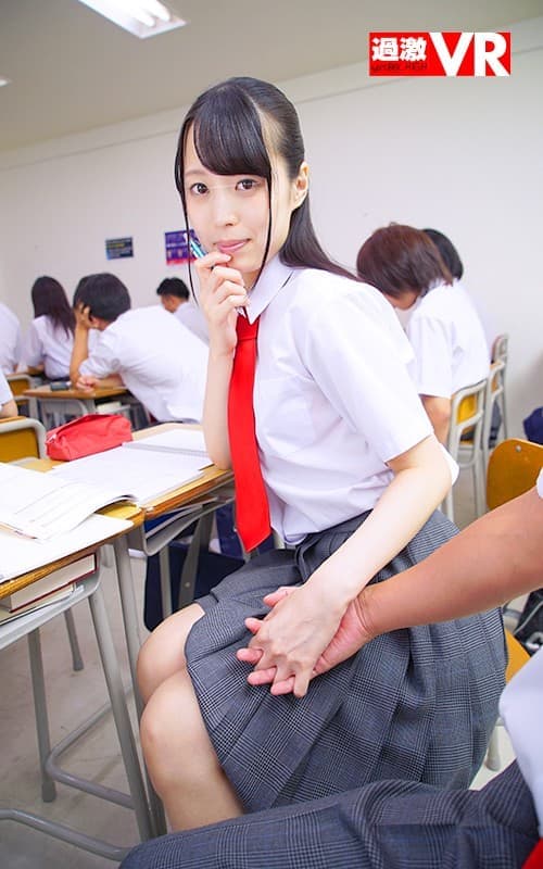 NHVR-028 【VR】青春体験VR 授業中に隣の席の彼女と先生にバレないようにこっそりキス、乳首いじり、机の下手コキ…放課後はイチャラブ中出しSEX