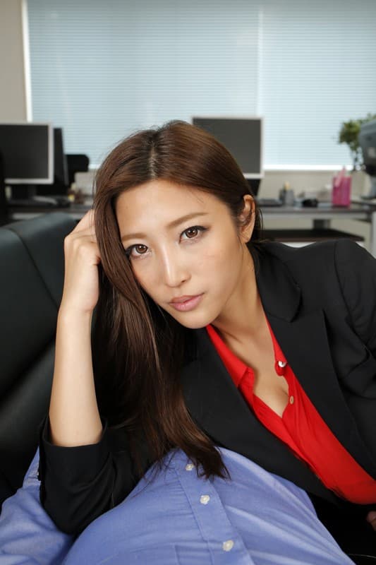 KMVR-450 【VR】Missスミレ 性欲の悪魔と社内で密着生中出しSEX 水川スミレ