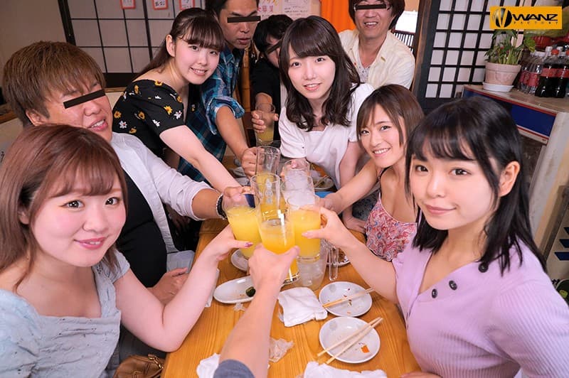 WAVR-067 【VR】HQ超絶MAX高画質！ 某有名私立大学 ネットで噂の○○サークル学園祭打ち上げ！ 田舎者の普通男子のボクが酔っぱらった女の子達に異常にモテまくるハーレム飲み会模様を勝手にVR化