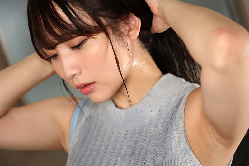 SAVR-143 【VR】上の階の人妻さんは、雨天を理由にボクを誘惑する。しっとり濡れた官能ボディに踊らされ、精巣を貪るキラー騎乗位で気が済むまでオカされました。 倉多まお