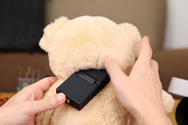 URVRSP-453     【VR】【8K VR】ぬいぐるみになって女の一人暮らしの部屋に潜入 しおりさん