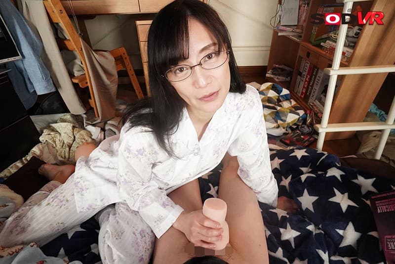 DSVR-932 【VR】僕は子供部屋おじさんです。母で性欲処理をすませています。VR版 平岡里枝子