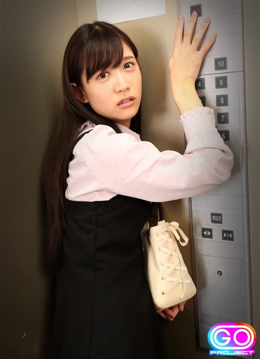 GOPJ-204 【VR】劇的高画質 停電エレベーター密室で抵抗も虚しく無慈悲に…3 「抜けって！抜いてください…抜いてぇ！」容赦ない猛手マンにぐしょ濡れマ●コ イラマで喉奥まで犯されのっけからの子宮ガン突きピストンで14回の絶頂…イキ果て意識朦朧の中、屈辱の中出し 星奈あい