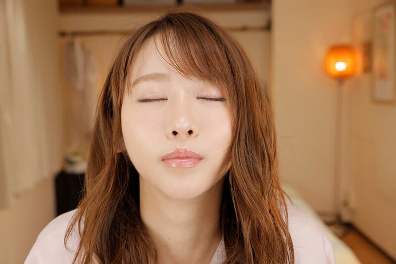 URVRSP-188 【VR】「先輩って酔ったらどうなるんですか？」会社の飲み会後に後輩OLの家で飲み直すことになった僕…あざと可愛く密着し誘惑する清楚な後輩に僕の身体は… なな実