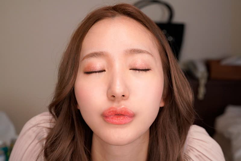 URVRSP-101 【VR】泥●した僕を介抱してくれたのは後輩の美人部下。意識朦朧としていると「少し休んで帰りましょ」と誘われ気付いたらラブホテル…僕を見つめる後輩に僕は… さりな