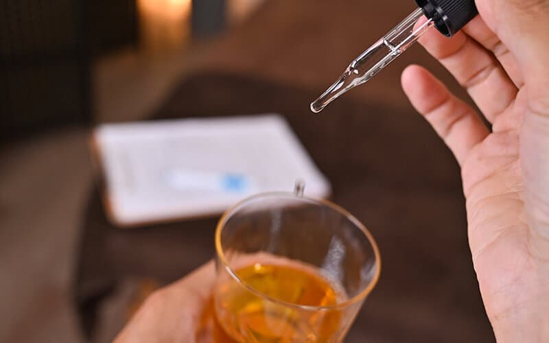 KIWVR-287 【VR】【タッチ禁止！本番NG】健全エステ店でGcupエロBODY美女を【媚薬で強●発情！】唾液グチョグチョOILだくだくのスケベ全開に豹変した淫乱エステ嬢と【キメパコ中出しSEX】 碓氷れん