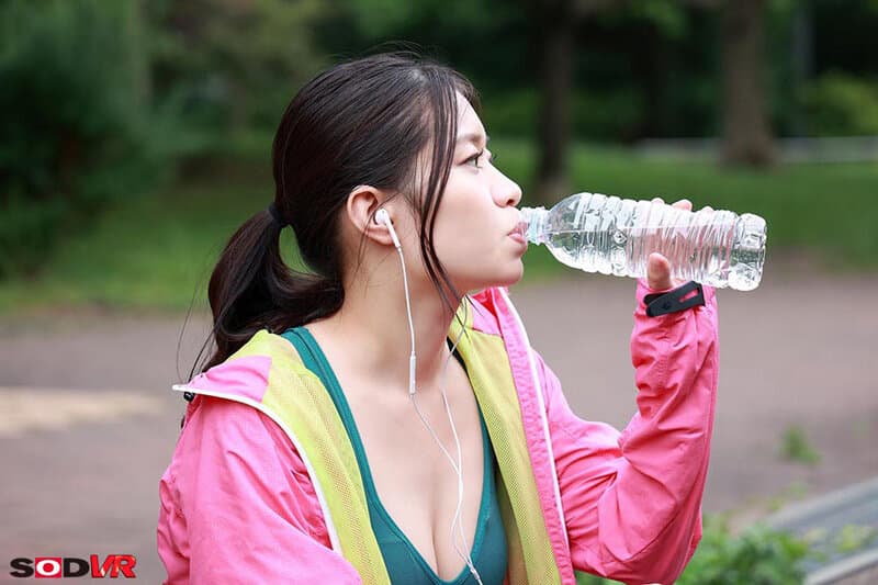 DSVR-1642 【VR】【8K】朝ラン終わりのプリ尻スレンダー女子を追跡姦。イヤホンで気づかれないまま、自宅に押し入り汗だくレ×プVR 【巨乳美尻スレンダーOL編】