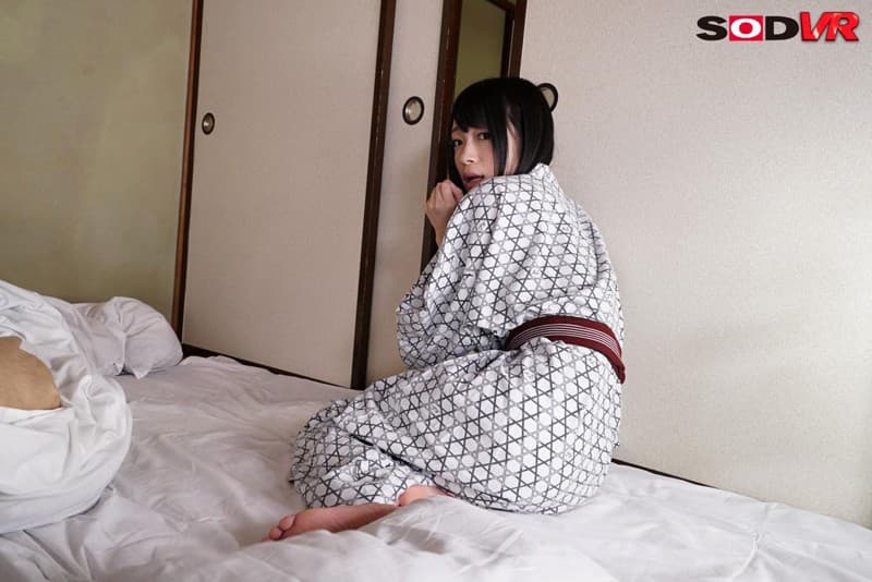 DSVR-349 【VR】父と僕、義理の母と義理の妹で温泉旅行。夜寝ていると隣の部屋から喘ぎ声。偶然にも両親のセックスを覗き見した僕らは興奮しちゃって義理の妹と真似っこSEX。更に覗き見がバレて怒られると思ったら予想外に興奮していた義母との濃厚SEX。一夜にして親子丼頂いちゃい…