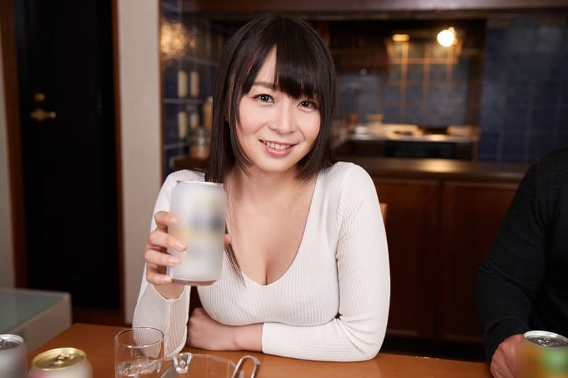 KMVR-364 【VR】「旦那には内緒ですよ」っと巨乳を揺らし密着しながらイキまくるむっちり奥さんが最後は中出し願望まで！！ 羽月希【リアル映像】