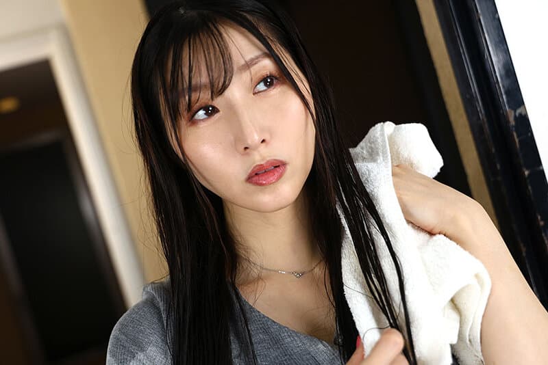 SAVR-603 【VR】上の階の人妻さんは、雨天を理由にボクを誘惑する。しっとり濡れた官能ボディに踊らされ、精巣を貪るキラー騎乗位で気が済むまでオカされました。401号室 ゆかりさん