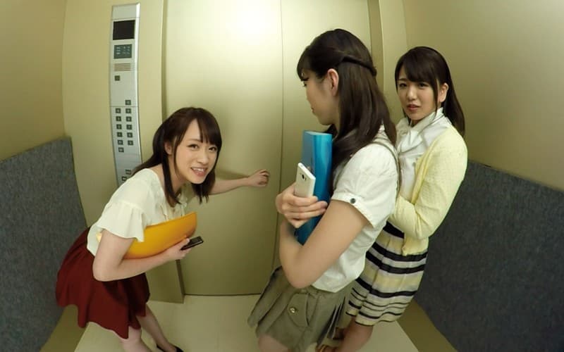 VARM-038 【VR】エレベーター緊急停止！閉じ込められた僕とOL3人