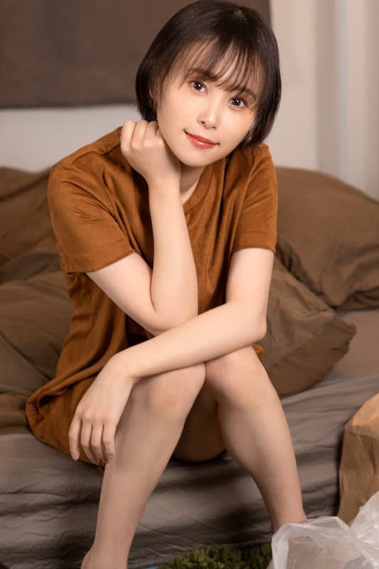 CACA-277 【VR】男子大学生のたまり場に転がり込んだ身寄りのない家出少女 浅井心晴