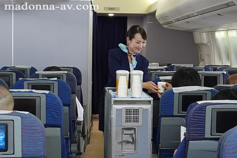 JUVR-023 【VR】初VR！！桜樹玲奈 現役人妻CAがエコノミーの僕を極上プレミアムサービスでもてなしてくれるVR