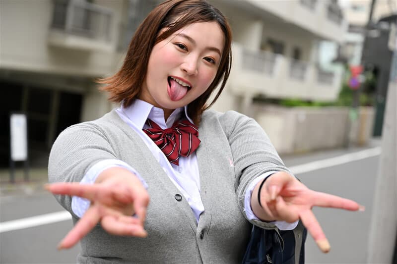 NKKVR-137 【VR】【圧倒的超肉感特化】Y2KむっちむちぱっつぱつJKコスプレ娘と金玉袋から精子が枯れ果てるまで何度も何度も貪り性交！！ 藤沢麗央