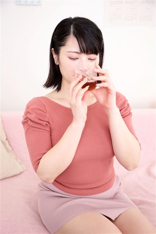 KIWVR-699 湊すみれ【VR】Gcup美巨乳BODYを凄テクマッサージで…剛毛秘部のキワキワを執拗に触られて我慢できずに快楽に堕ちちゃいました。