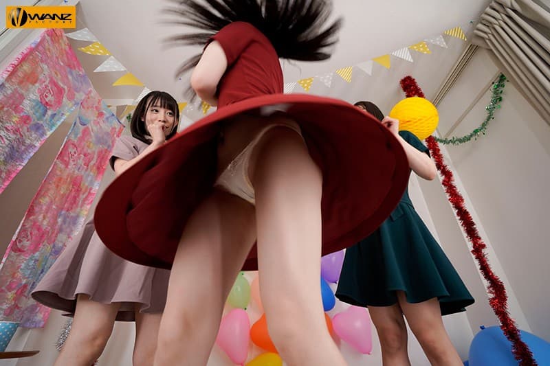 WAVR-041 【VR】3人組アイドルにトライアングルフォーメーションでささやかれまくり！舐められまくり！！ハーレムオフ会体験VR 左右の耳に淫語をささやかれながら目の前ではエロプレイ！三位一体のアイドルグルーヴで未体験ゾーンに突入できる新感覚逆4P VR！！