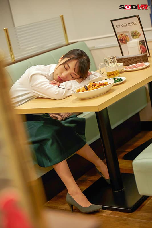 DSVR-966 【VR】寝てる女子に顔射 カラオケ、ファミレス、車中泊…そこら辺で寝てる女子に顔射して猛ダッシュで逃げた結果www【全編ワイの本物ザーメンお顔発射www】