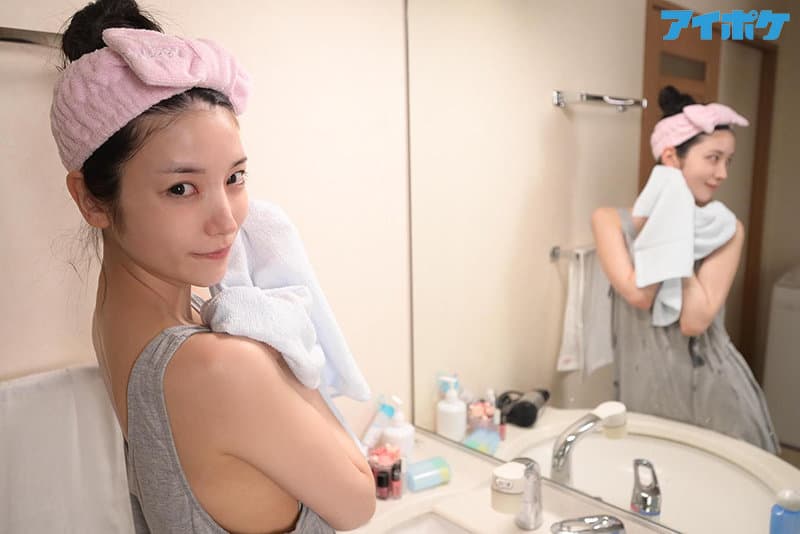 IPVR-133 【VR】「終電ないならウチ泊まる？」 終電逃がし美人女子社員の家にお泊まり！？ノーパンノーブラ 部屋着に興奮したアナタは… 楓カレン