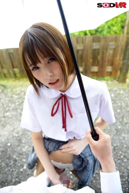 DSVR-277 【VR】密着相合傘VR 梅雨の学校帰り、雨で制服がビショ濡れになった彼女と【相合傘の中】に隠れてこっそり野外エッチ…バスが来るまでのドキドキの70分間！ 坂咲みほ