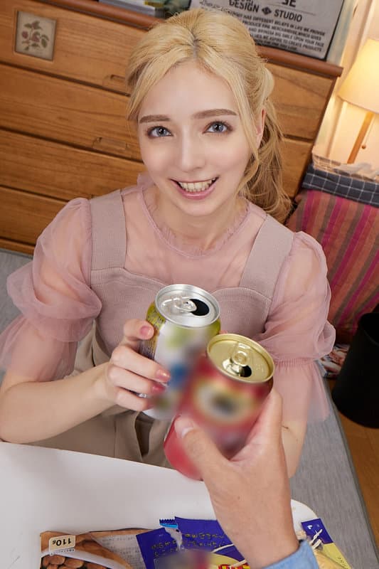 VRKM-350 【VR】酔うとキス魔になるバイト先の金髪ハーフ先輩と濃厚キスへべれけ性交 西田カリナ