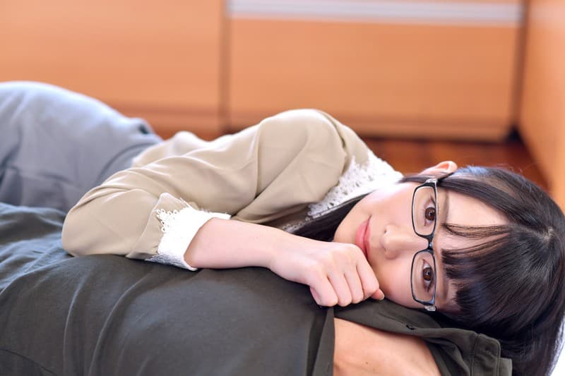 QRVR-016 【VR】3DVR 新少子化対策法可決！初対面でいきなり恋に落ち即子作り！街のケーキ屋さんで働く黒髪地味子で恥ずかしがり屋のきらりちゃんと恥じらい初SEX 瀬名きらり