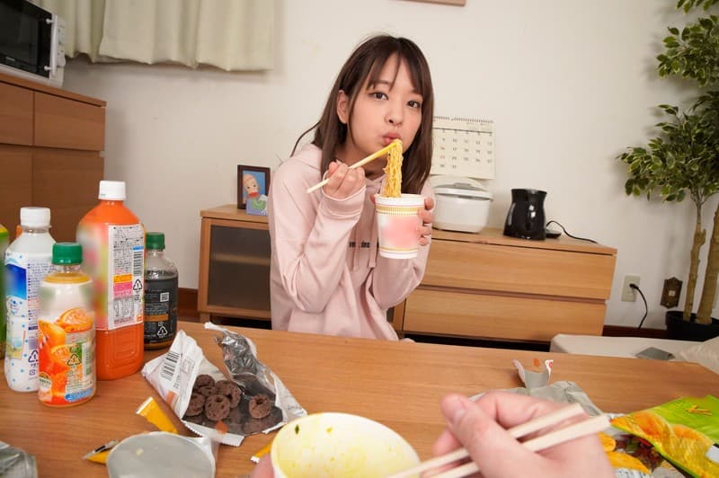 KMVR-604 【VR】ツンデレな可愛い彼女と二人の部屋で毎日ヤリまくり…だがそれがいい あべみかこ