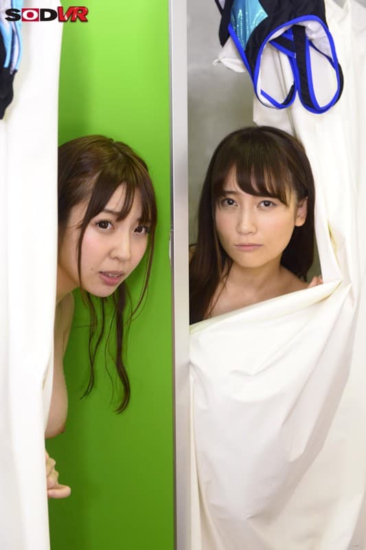 DSVR-288 【VR】密室ロッカー内VR2 巨乳の水泳部員のシャワーを覗いていたら見つかってしまい…勃起を弄られていると誰か来たので【ロッカーの中】に隠れてこっそり手コキ、興奮が収まらない僕らはそのまま3P展開！！