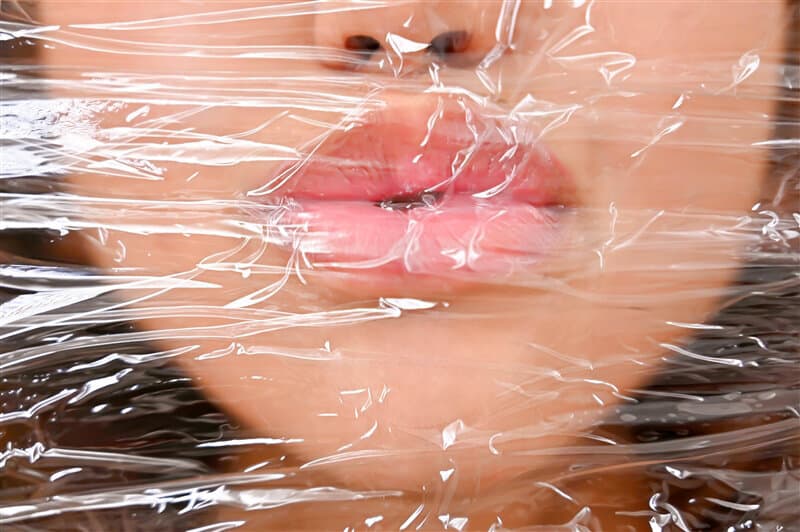 KIWVR-329 【VR】【お触り禁止！本番禁止！】健全J○リフレで【美爆乳Icupルーズソックス女子○生】に媚薬を盛って連続イカセ！縦横無尽に暴れ揺れるデカパイを愉しみ【子宮口に中出し2発】汗だくキメパコ孕ませSEX 美波もも