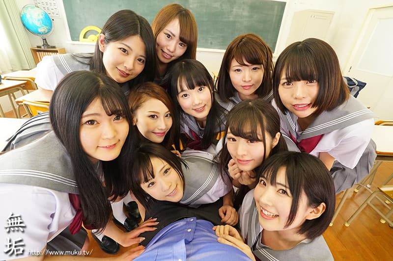 MUVR-002 【VR】【超長尺VR！】純粋無垢な制服美少女10人とハーレム学園生活 女の子たちの真っ白なパンティの匂いをリアルに感じる350分 超ド迫力でパンティを楽しむノーモザイクVR