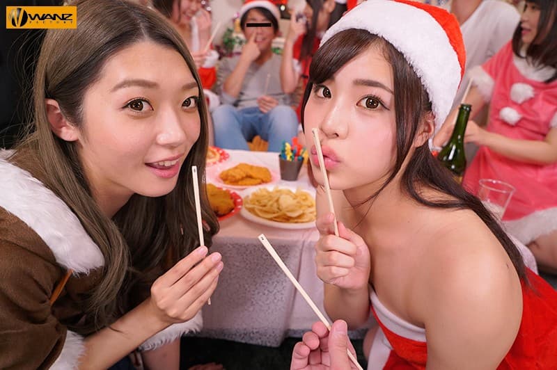 WAVR-082 【VR】HQ超絶MAX高画質！ 某有名私立大学 ネットで噂のヤリマン○○サークルクリスマスパーティーに潜入！ 普通男子のボクがホロ酔い女子達になぜかモテまくるハーレム飲み会！