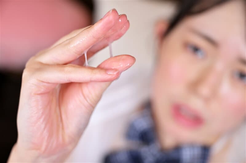 KIWVR-406 【VR】【お触り禁止！本番禁止！】 裏オプ絶対NGの超ビンカンJ○を発情させてキメ生SEX！オイル?汗?愛液でぐちょぐちょの早漏オマ○コのルーズソックス女子○生がアクメ連発【口内射精?中出し3発】孕ませキメパコ禁断J○リフレ 双葉くるみ