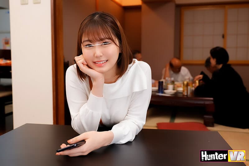 HUNVR-139 【VR】 親戚の集まり中にボクだけにテレビ通話でこっそりオナニー中継を見せつけてくる従姉妹。さらに親戚が食事で外出したらボクの勃起を確認！するだけじゃなく、その場でセックスを求めてきた！