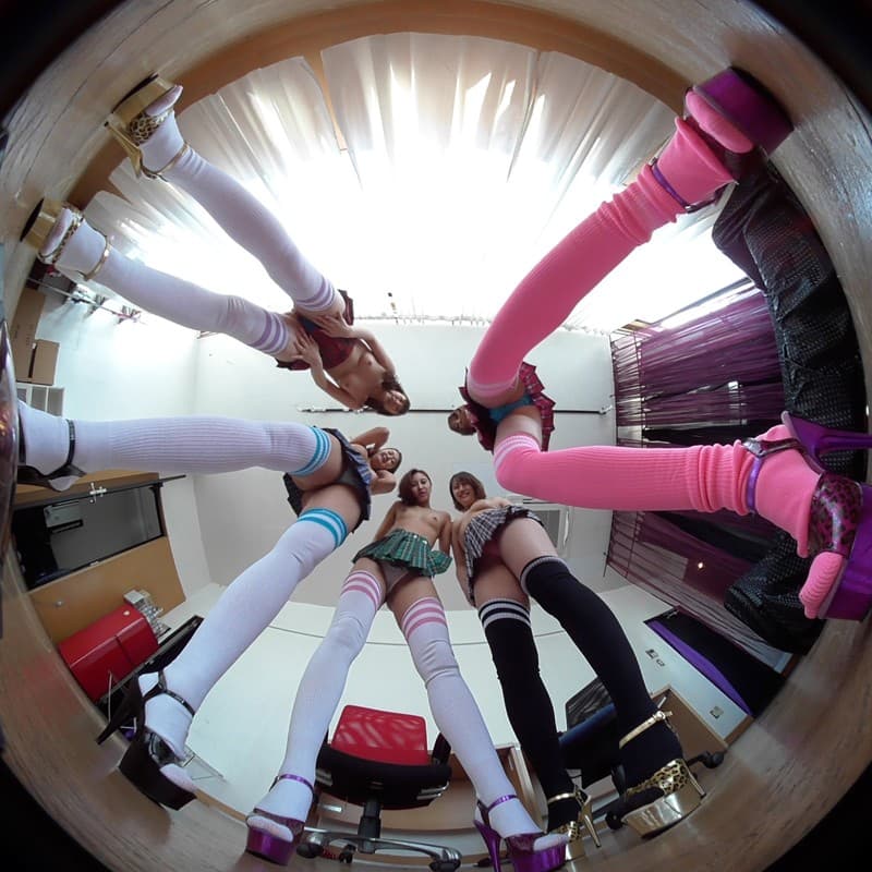 DIVR-002 【VR】トップレスで超ミニスカのお姉さん達が、食い込みパンティーを見せつけてくるんです3DVR