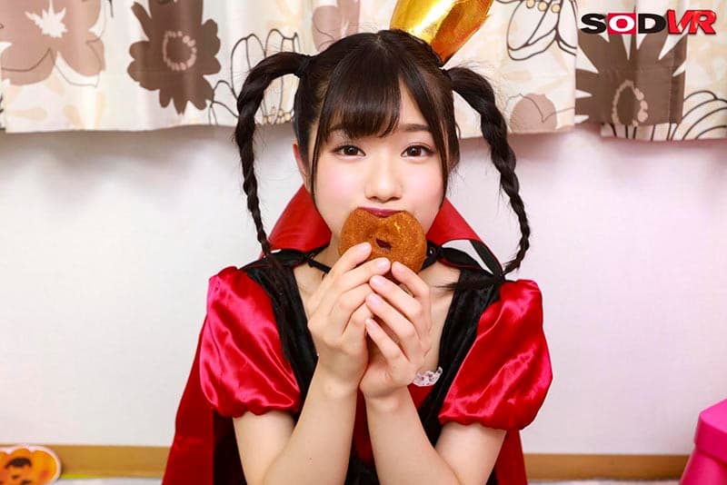 DSVR-555 【VR】こどもバンパイアVR ハロウィンコスプレしたお隣に住む女の子は1000年生きる本物吸血鬼だった！？棺桶の中で血と精を搾りとられるッ！ 有栖るる