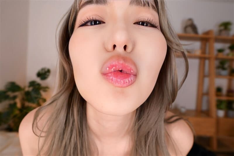 VRPRD-045 【VR】【8K】飲んだらキス魔ってマジ！？超厳しい女上司がベロチュウ逆お持ち帰り接吻淫交 身体中ふやける程に舐めつくされてザーメンをとことん奪われてしまったボク…。 百永さりな