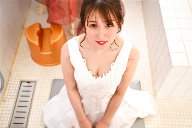 KIWVR-482 【VR】【ゴム有専門店】のソープランドで献身的に癒してくれるお姉さん系泡姫に【こっそりゴムを外して無許可で大量中出し！】危険日なのに生おち○ぽの快楽に負けお店に内緒で生ハメ激突き痙攣絶頂！【口内?挟射?中出し3発】【子作り孕ませ中出しSEX】 末広純