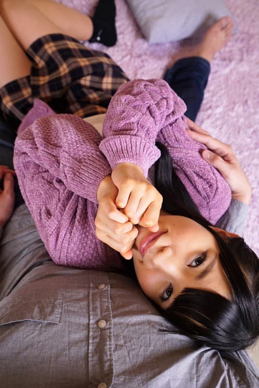 KMVR-546 【VR】女淫魔主導VR！超可愛い彼女と余裕のリア充生活を楽しんで居たら、『リア充はムカつく！！』とあべみかこサキュバスに乗っ取られて… 八尋麻衣?あべみかこ