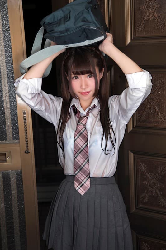 KMVR-496 【VR】下校中、突然ゲリラ豪雨でビショ濡れになった女子校生2人に連続生中出しSEX