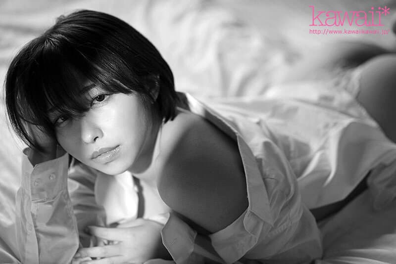 KAVR-424     【VR】なぜ、他人のオンナってこんなにも魅力的なんだろう…彼氏いるのに終電逃して部屋に泊まりに来たバイト先の不埒な巨乳ショートカット後輩‘宍戸さん’の癒し笑顔の裏にあるオンナの顔に触れる浮気性交 宍戸里帆