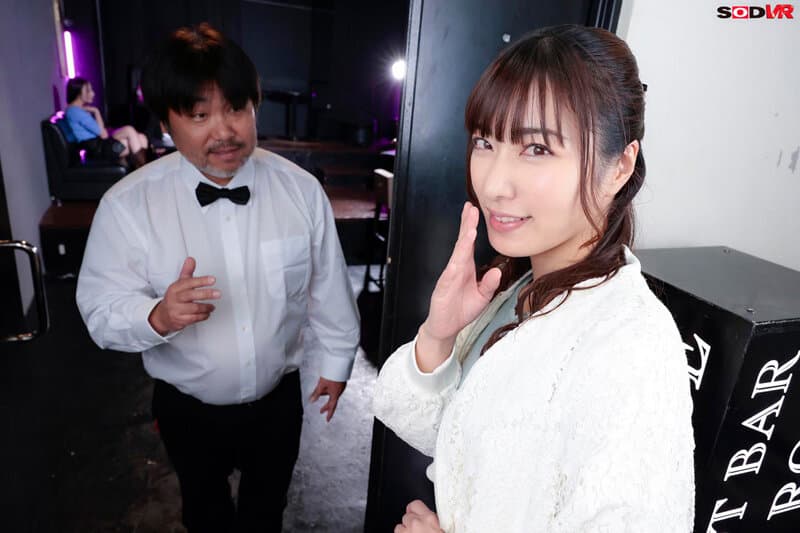 DSVR-1565【VR】【8K】（リアル大乱交VR）愛している妻と結婚記念日にハプニングバーに訪れて。 気の強く芯のしっかりした妻が、凄いテクニックのおじさんや凄い巨根の若い男に 弄ばれてヤリマン女に堕とされるまで。俺は知らない女性客とハメを外してー。