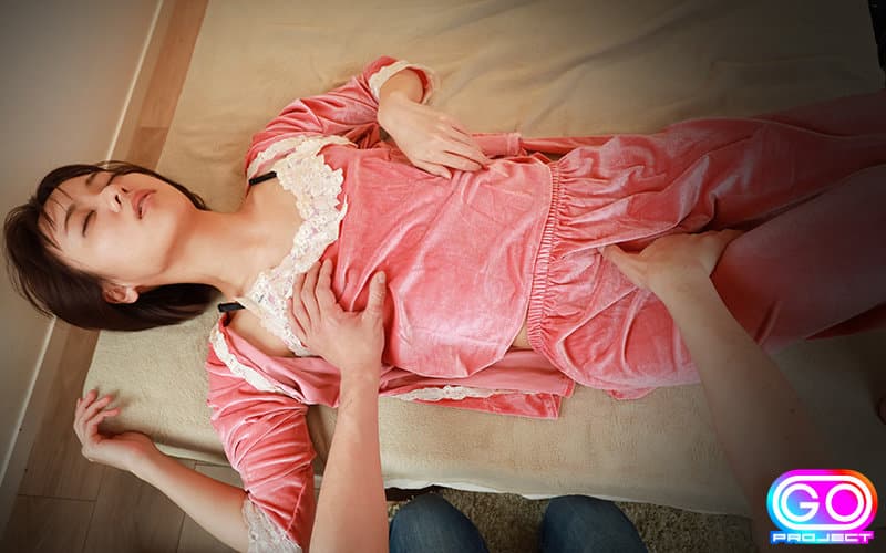 GOPJ-556 【VR】HQ 劇的超高画質 眠姦 寝こみを待ち伏せ 無防備な若いカラダを貪り尽くす強襲中出し もなみ鈴