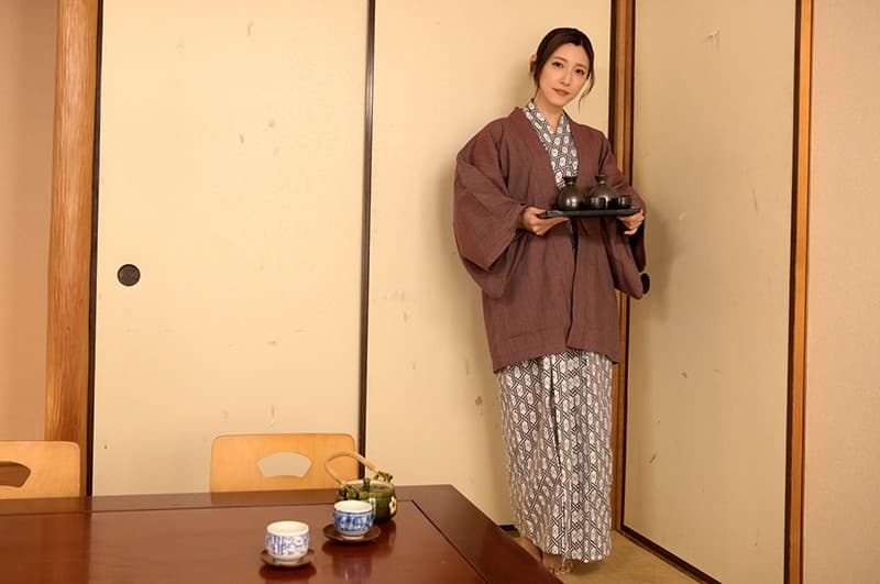 WPVR-228 【VR】社員旅行の温泉宿で美人部下と声ガマン性交…でも宴会中に不倫で生はマズくない？ 森沢かな