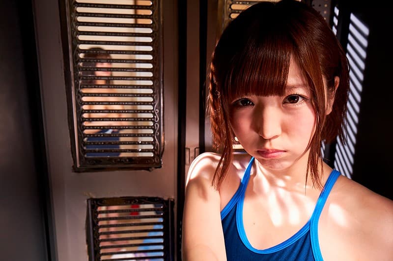 KBVR-028 【VR】水泳部の後輩きずぽんに告白したらまさかの両思い その場でイチャ×2していたら女子部員が入ってきたので急いで【ロッカーの中】に逃げ込むと、密室と急接近に堪らず勃起！！扉の向こうに女子部員がいるにも関わらず… 佐倉絆