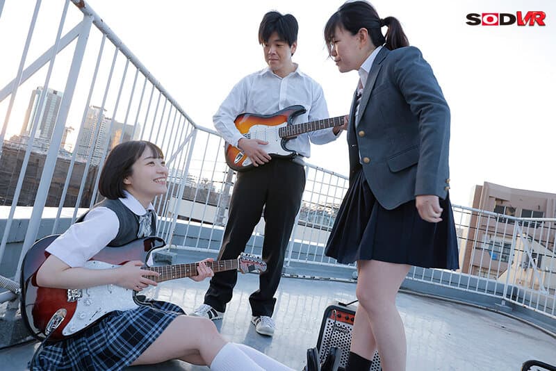 DSVR-1295 【VR】ボクが顧問をやっている軽音部の生徒が告白してきた 「ほんとうは先生のことずっと憧れて…」 おねだりキス魔になったみこちゃんに真夏の誰もいない部室で 汗だく接吻セックスされる 小島みこ