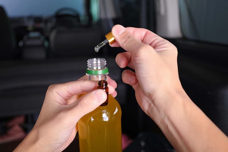 KIWVR-108 【VR】HQ 60fps パパ活円光！嫌がる制服美少女に媚薬を飲ませキメパコ！そして…狭い車内で塩対応だったJ○の剛毛オマ○コに中出し制裁カーセックス！ 沖乃麻友