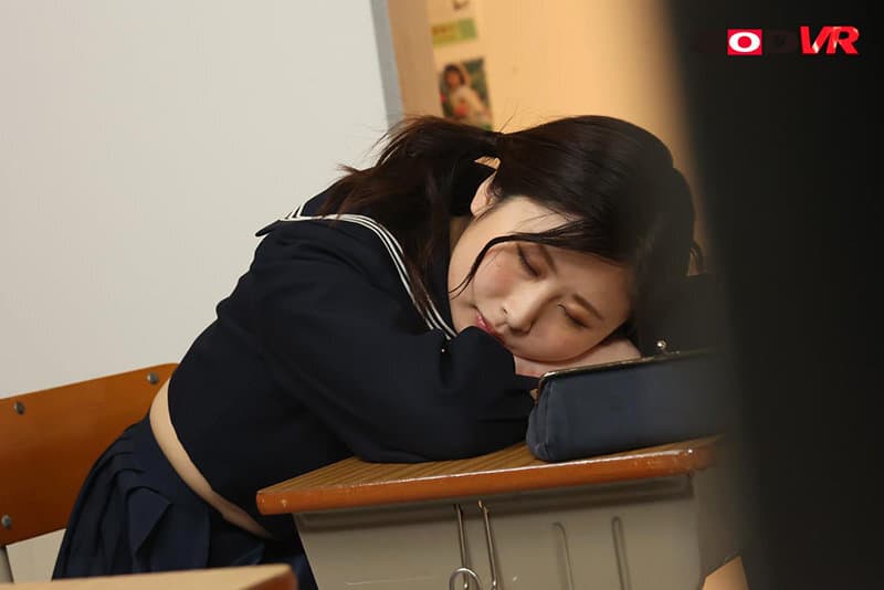 DSVR-966 【VR】寝てる女子に顔射 カラオケ、ファミレス、車中泊…そこら辺で寝てる女子に顔射して猛ダッシュで逃げた結果www【全編ワイの本物ザーメンお顔発射www】