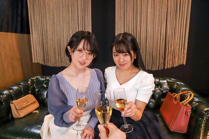 CCVR-075 【VR】【おっぱい感リアルVR】 婚活パーティで出会った巨乳ちゃんたちに取り合い挟まれ、奇跡のハーレム2次会乱交！ 年収3億の僕、猛アピールしてくる二人…選ぶのはさぁーどっちだ 初愛ねんね?舞奈みく